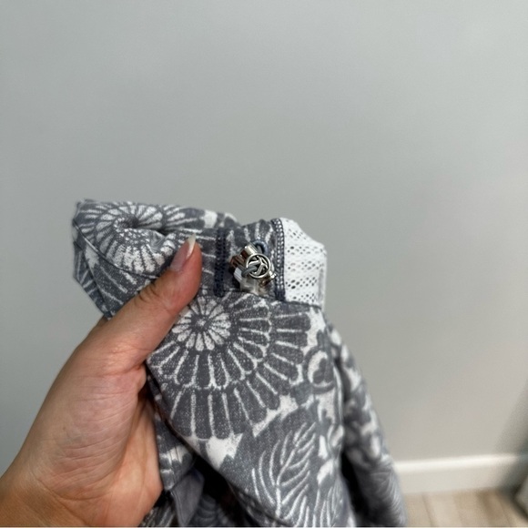 Lululemon Run Travel To Track Jacket Beachy Floral White Gray Size 6 Women’s - Picture 12 of 12